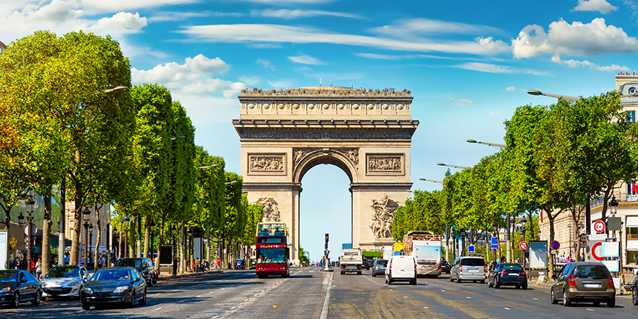 Road,Of,Champs,Elysee,Leading,To,Arc,De,Triomphe,In